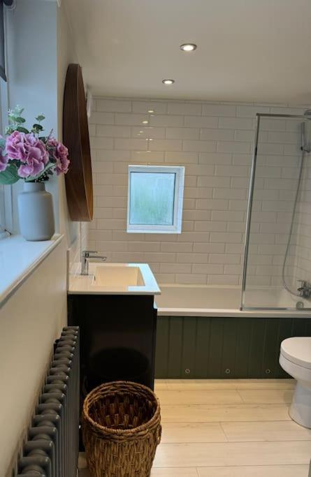 Spring Crescent Cottage In Rye Extérieur photo