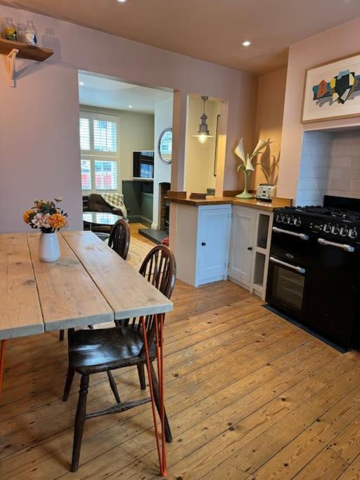 Spring Crescent Cottage In Rye Extérieur photo