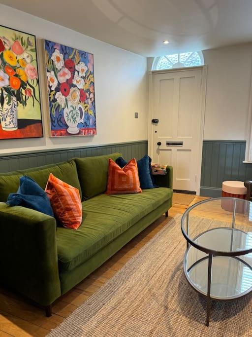 Spring Crescent Cottage In Rye Extérieur photo