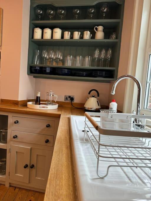 Spring Crescent Cottage In Rye Extérieur photo