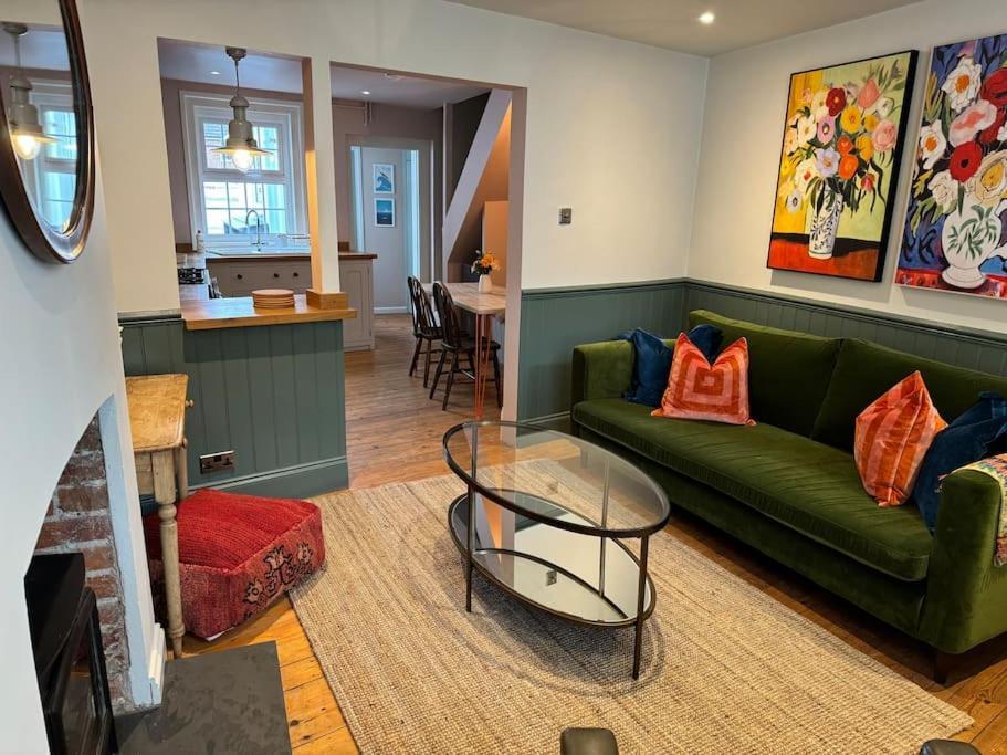 Spring Crescent Cottage In Rye Extérieur photo